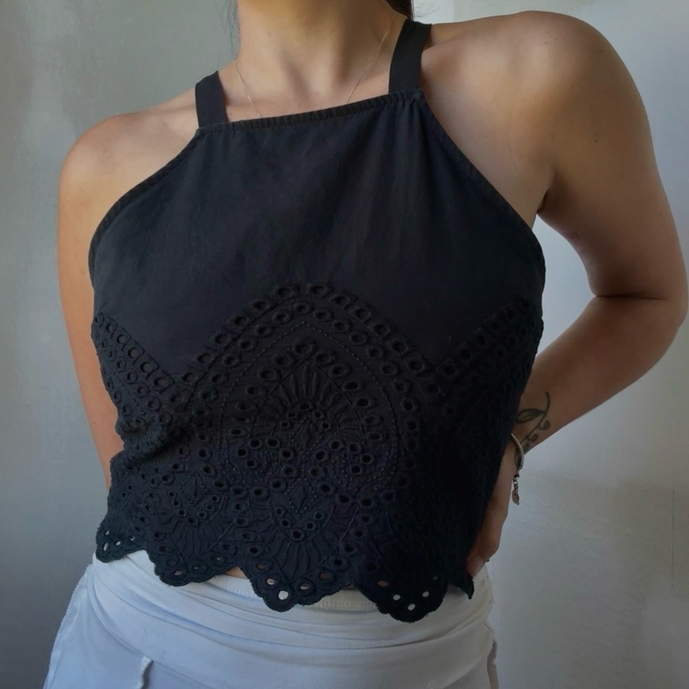 Abercrombie & Fitch Black Eyelet Halter Tank – Tie Back & Side Zip